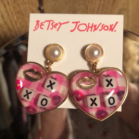 NWT Betsey Johnson Heart Shaped Faux Pearl Lips tic tac toe Valentine Earrings! - Picture 5 of 7